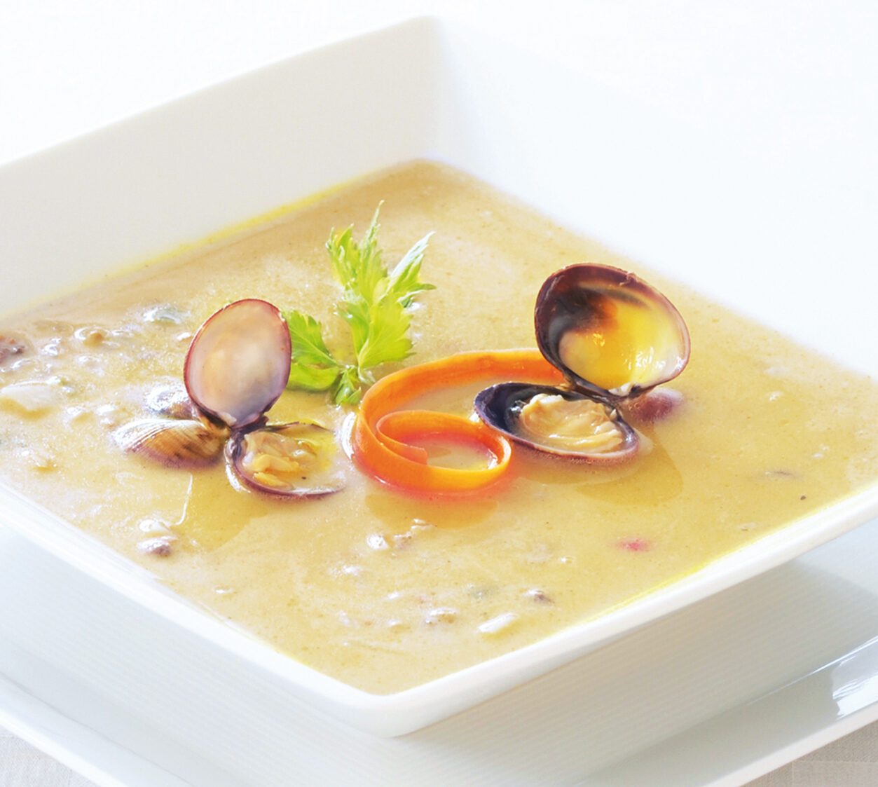 venusmuschel-suppe-new-england-clam-chowder-lazoupa